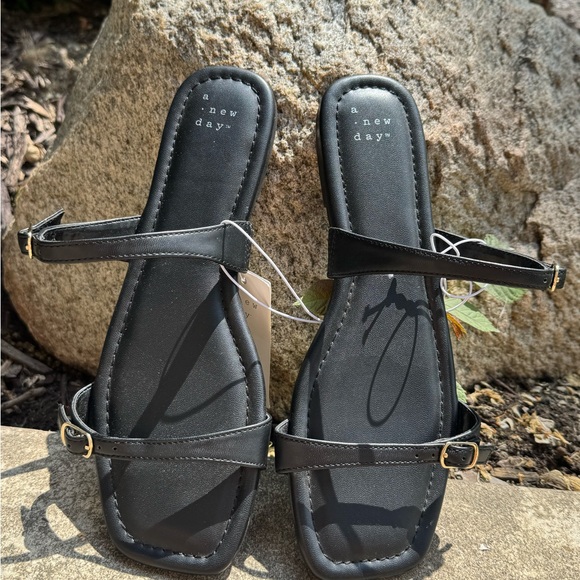 A New Day Black Strappy Slip on Sandals 8.5 NWT - Picture 4 of 9